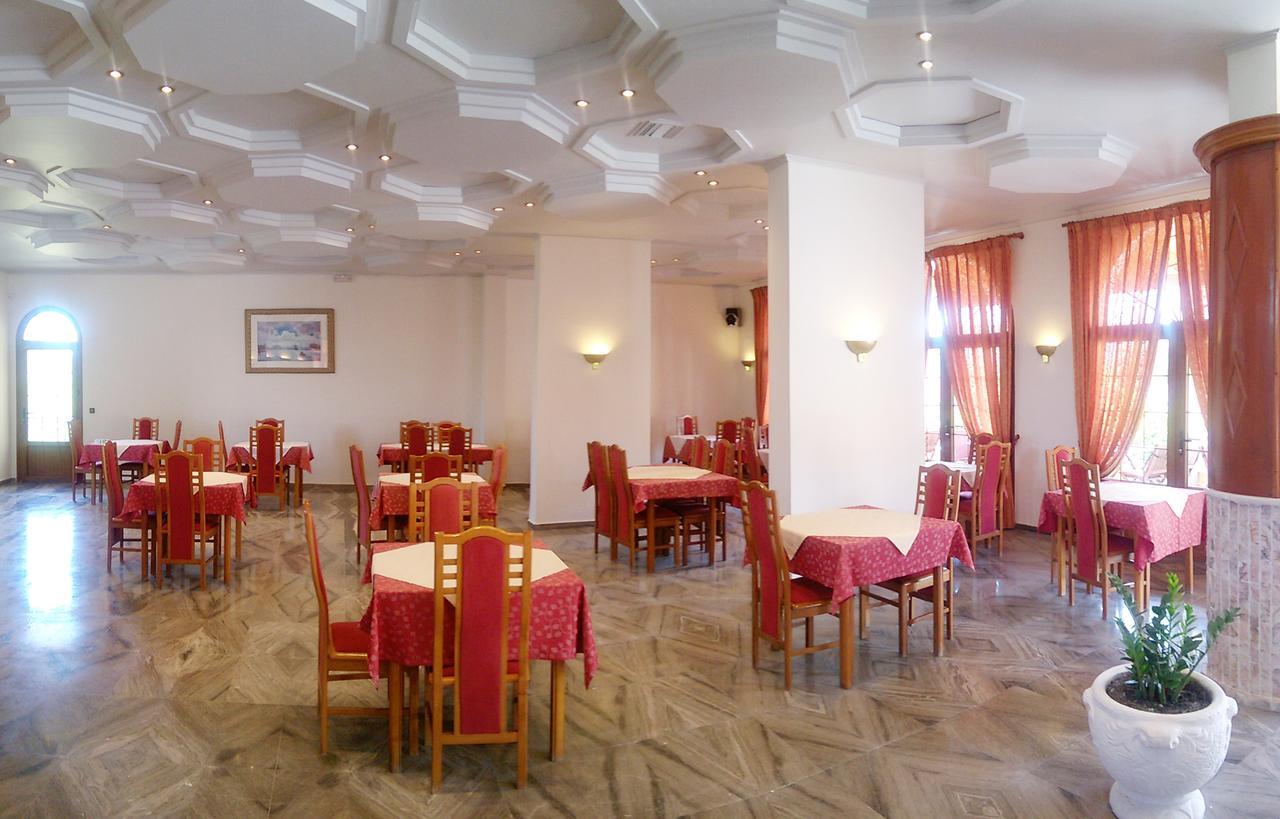 Regina Hotel Vasilátika Екстериор снимка