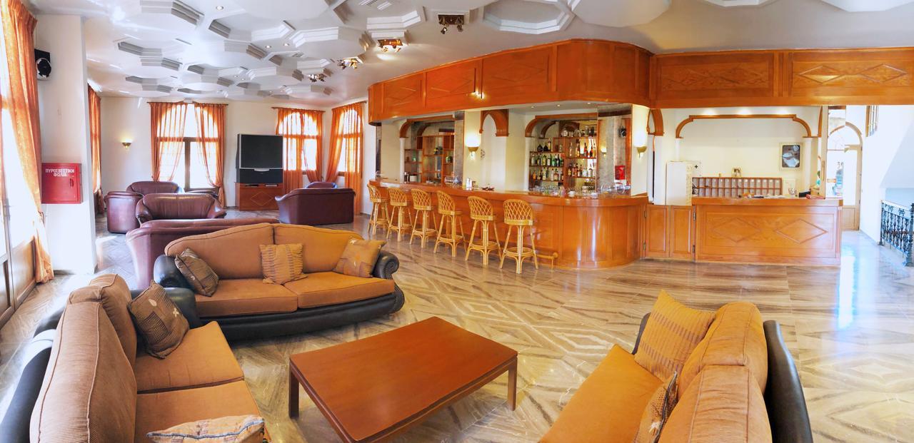 Regina Hotel Vasilátika Екстериор снимка